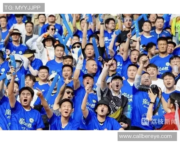 足球明星加盟中国联赛引发热潮球迷热情高涨期待新赛季表现 足球明星加盟中国联赛引发热潮球迷热情高涨期待新赛季表现