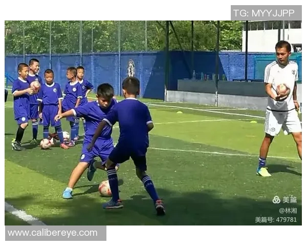 与足球明星亲密合影的难忘瞬间记录我的足球梦想与偶像的美好回忆