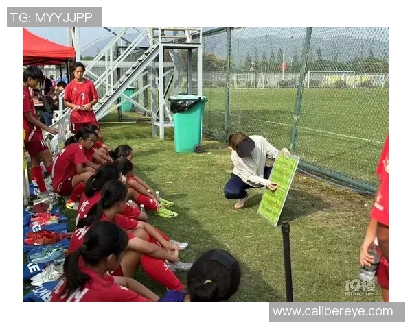 杭州足球队在足球团队协作排行榜中荣获第六名展现出色团队精神与实力 杭州足球队在足球团队协作排行榜中荣获第六名展现出色团队精神与实力