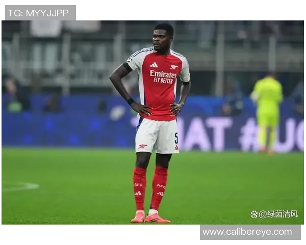 足球明星遭刺杀事件引发全球关注与哀悼,体育界的安全问题再度被提上日程 足球明星遭刺杀事件引发全球关注与哀悼,体育界的安全问题再度被提上日程